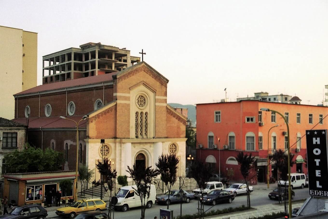 Kisha Katolike Zemra e Krishtit në Tiranë është një monument i rëndësishëm i trashëgimisë kulturore dhe një qendër e jetës fetare për komunitetin katolik